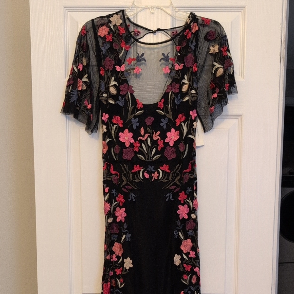 Chic Black Floral Embroidered Maxi Dress